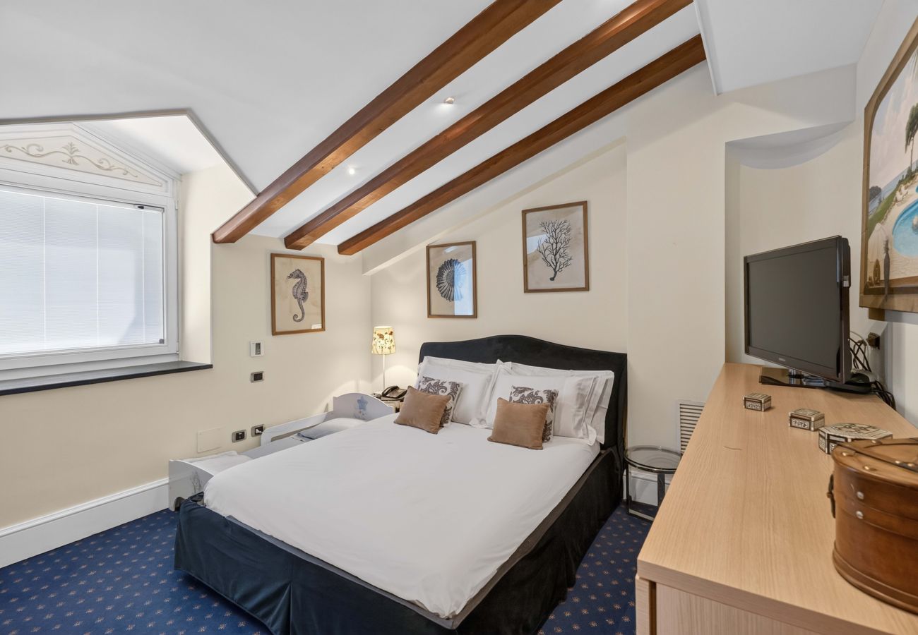 Villa in Castellammare di Stabia - AMORE RENTALS - Villa Imma with Swimming Pool and Sea View