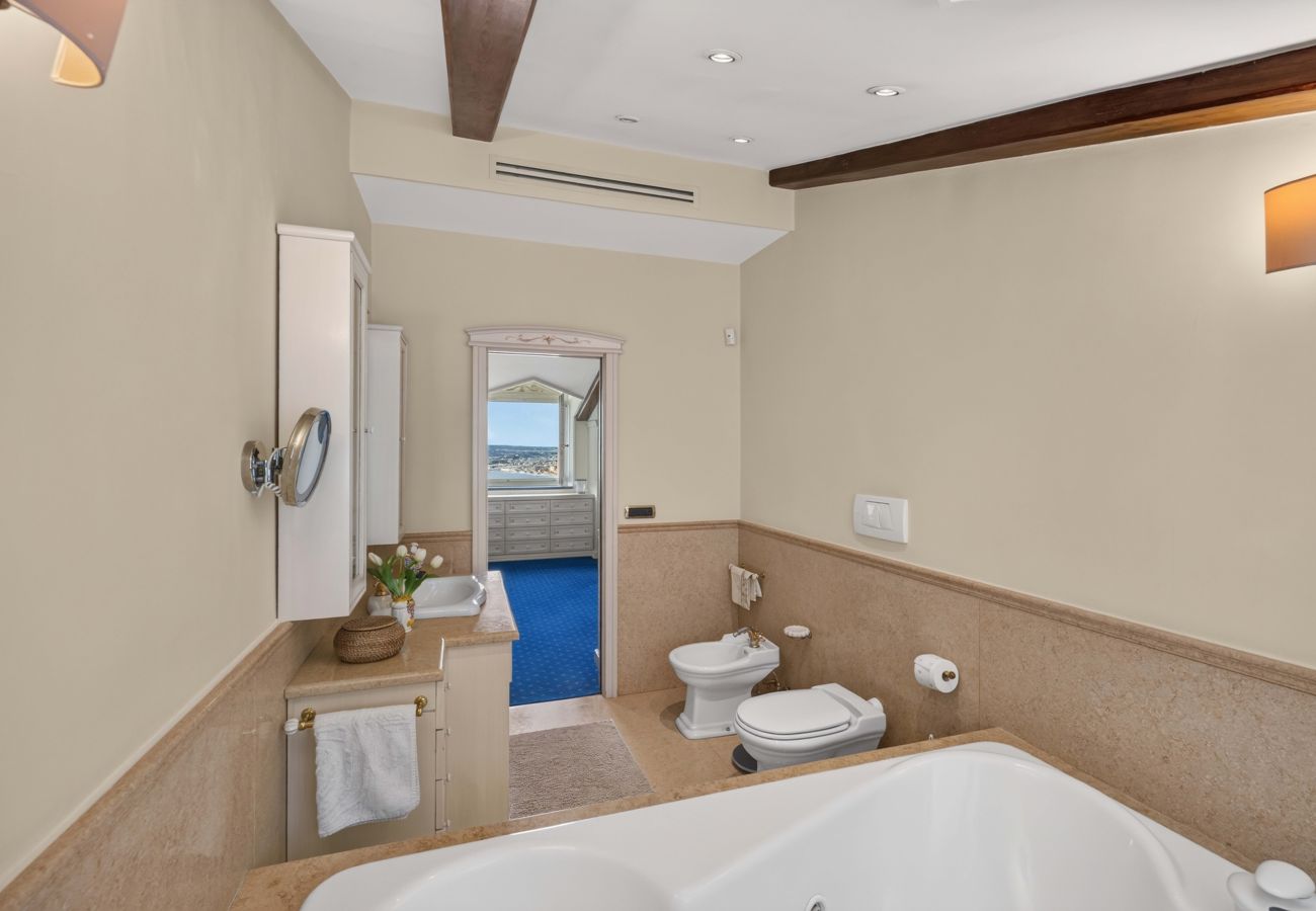 Villa in Castellammare di Stabia - AMORE RENTALS - Villa Imma with Swimming Pool and Sea View