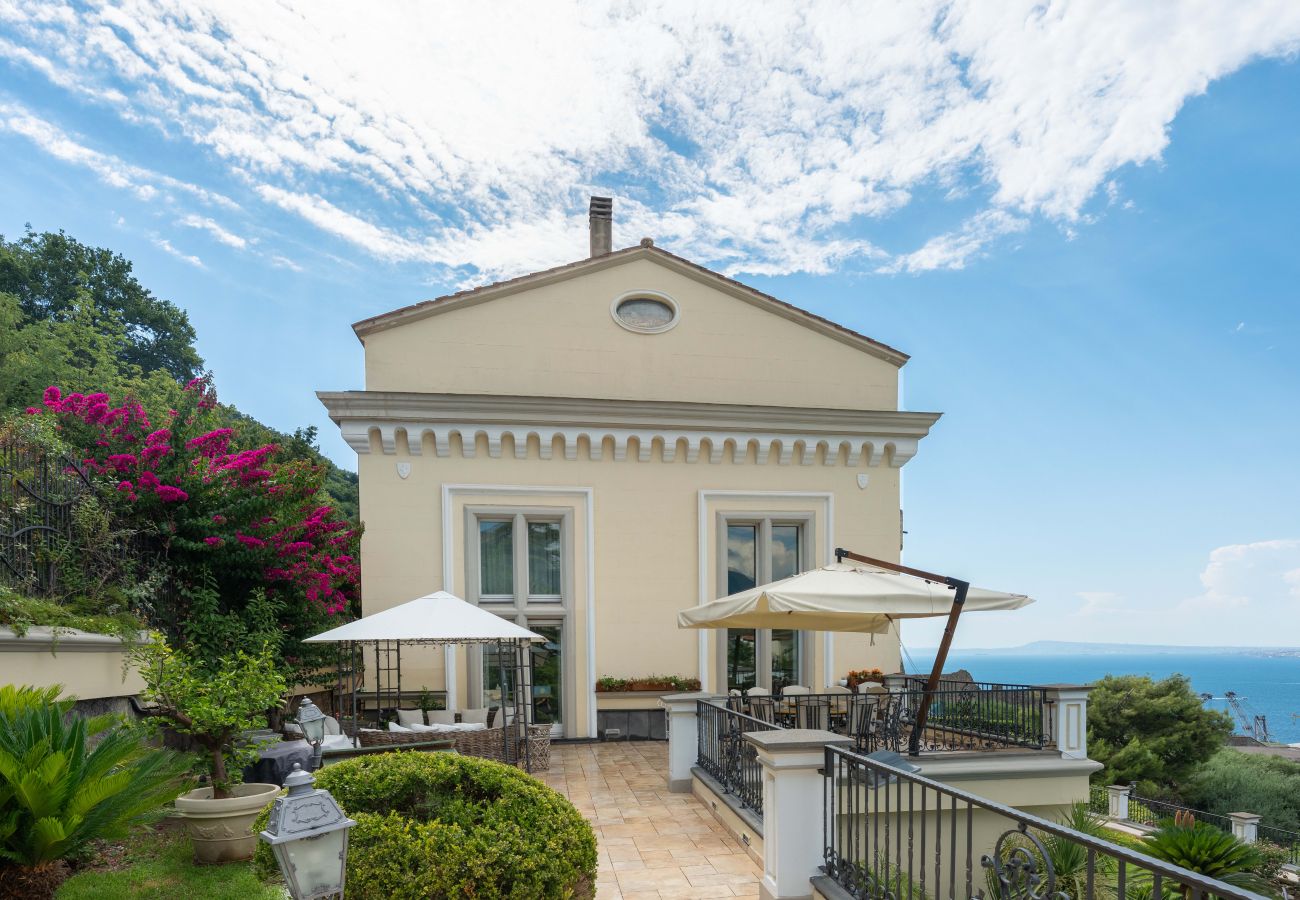 Villa in Castellammare di Stabia - AMORE RENTALS - Villa Imma with Swimming Pool and Sea View